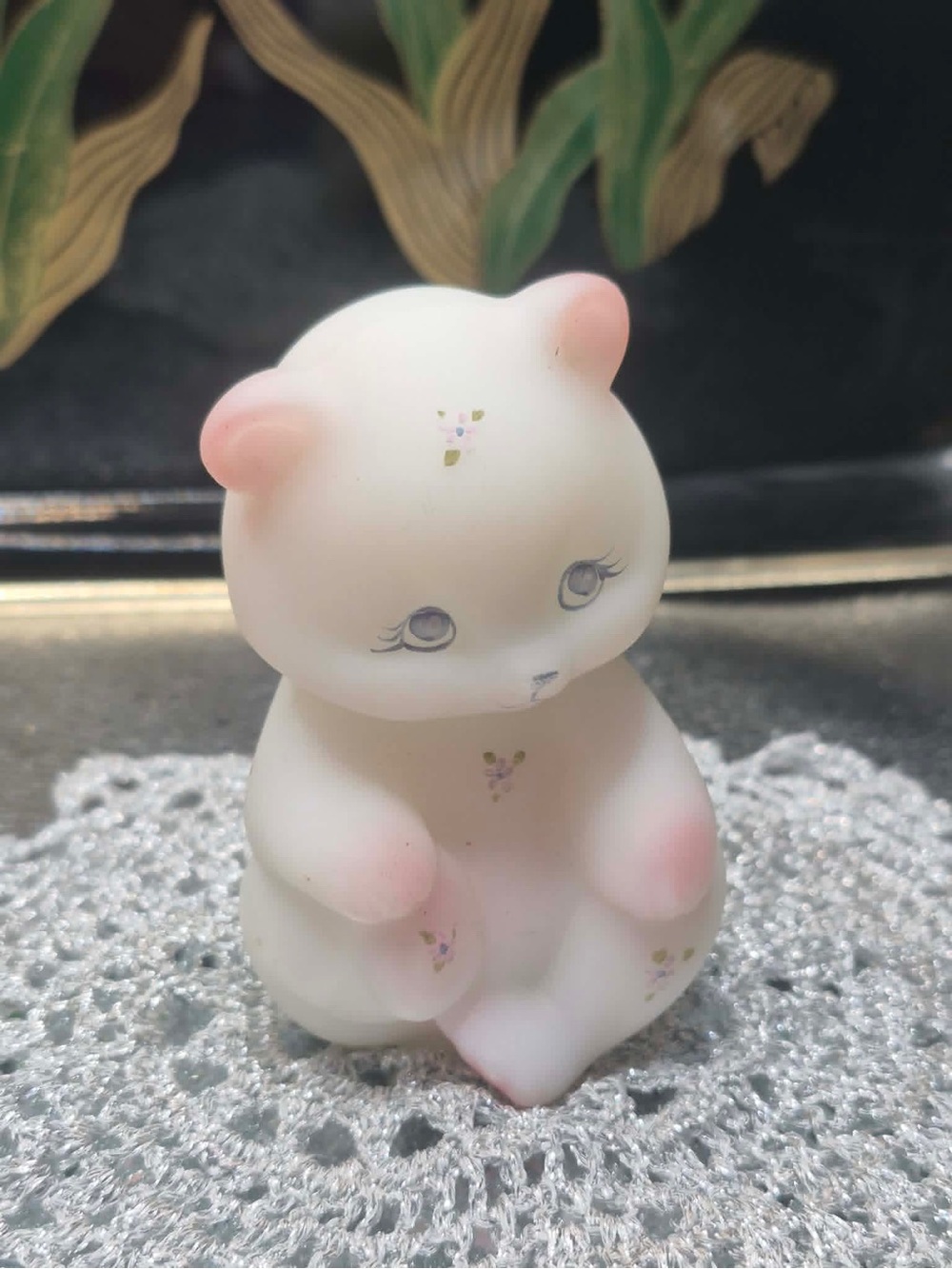 Fenton White Opal Satin Glass Bear LE RARE Berries & Blossoms Painted CAMBRIDGE